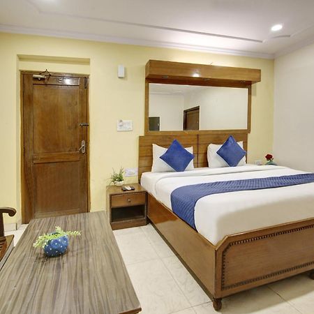 Hotel The Eden Park Noida Exterior foto