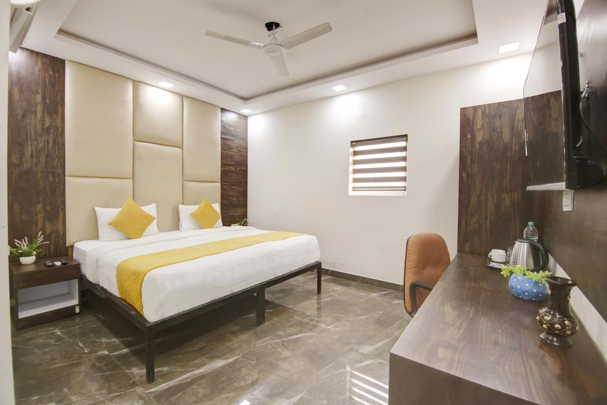 Hotel The Eden Park Noida Exterior foto